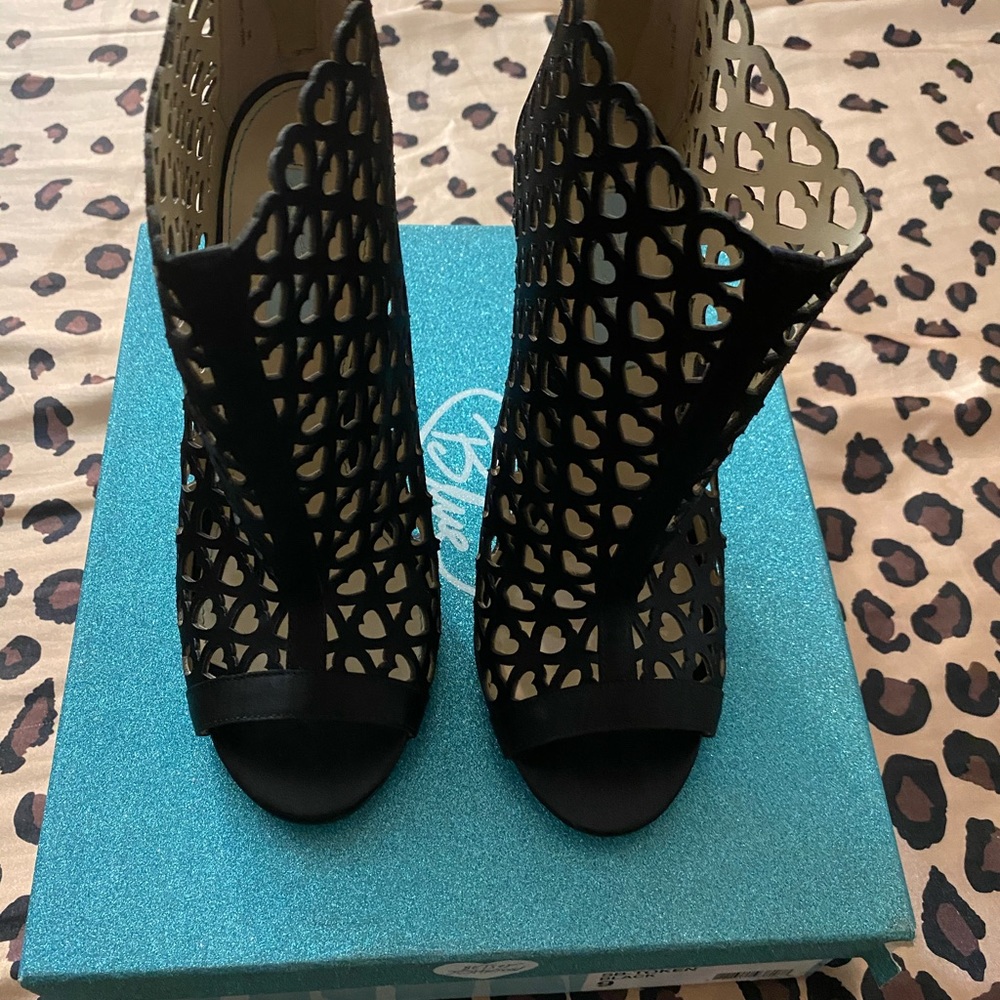 Blue by Betsey Johnson- Heart Token Heels- Size 9
